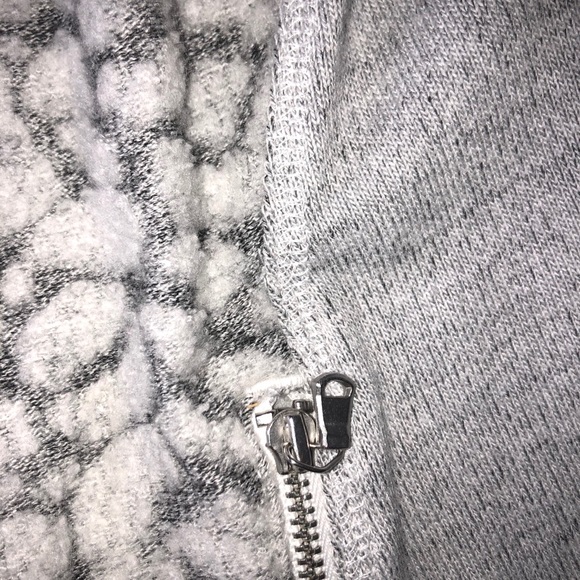 Long sleek shirt with texture - Picture 3 of 3